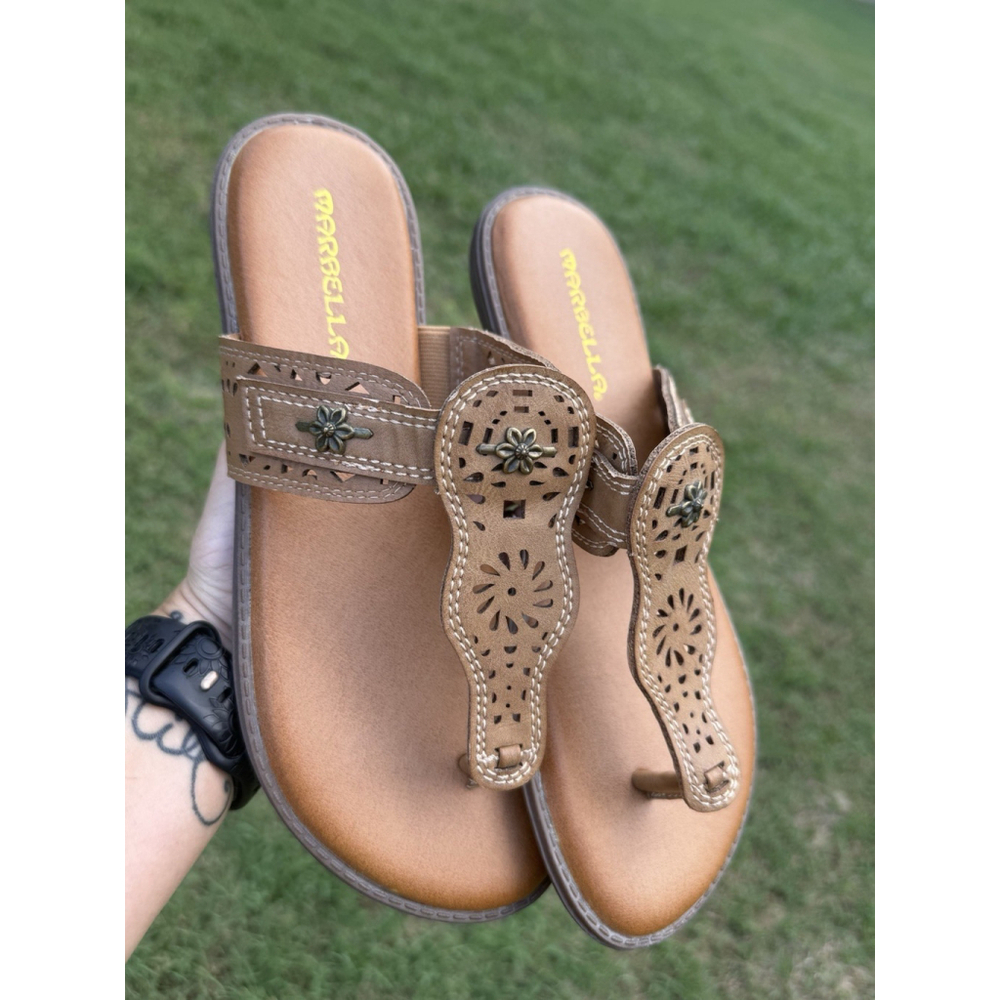 Marbella "MARLA" Womens Thong Sandals Cut Out Design Studs Size 8.5W Brown New